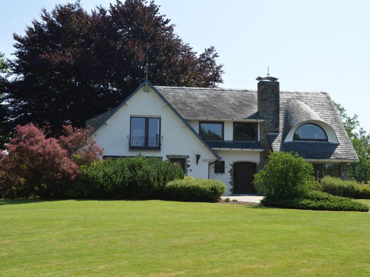 Elegant Villa In Stavelot With Fitness Playroom Kültér fotó