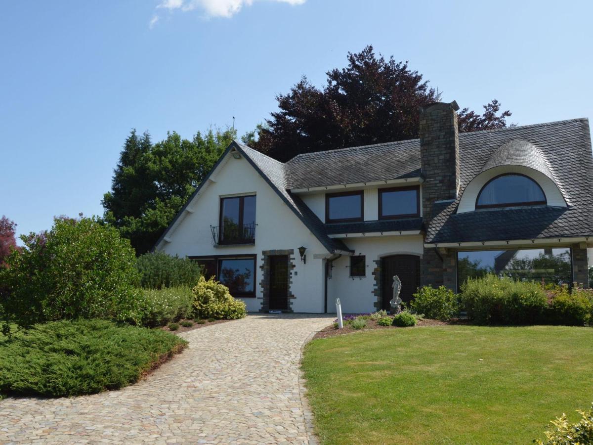 Elegant Villa In Stavelot With Fitness Playroom Kültér fotó