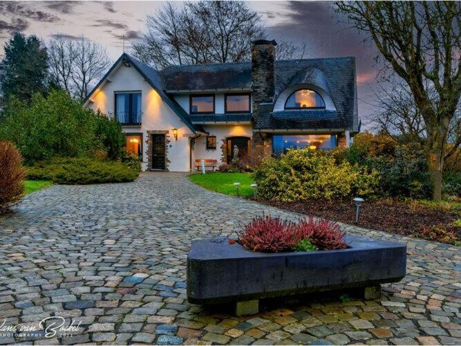 Elegant Villa In Stavelot With Fitness Playroom Kültér fotó